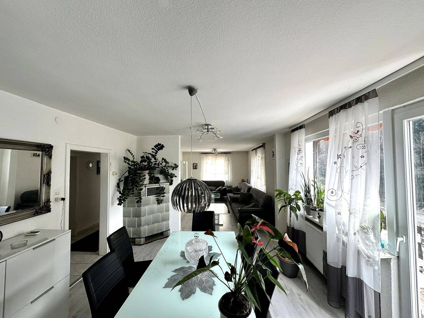 Großes Einfamilienhaus mit 4 Schlafzimmern, Balkon, Terrasse, Garten und Garage, 78713 Schramberg