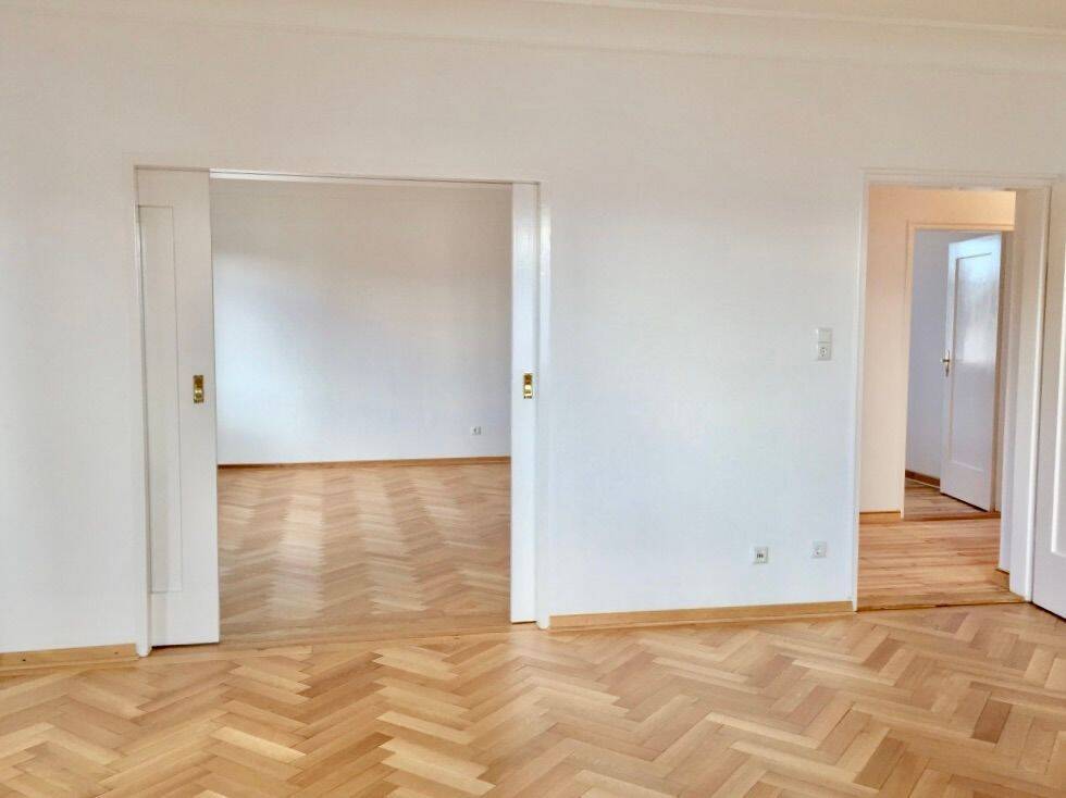 Großzügige 5.5-Zimmerwohnung in schönem Altbau mitten in Murnau mit zwei Balkonen!, 82418 Murnau a. Staffelsee (Murnau)