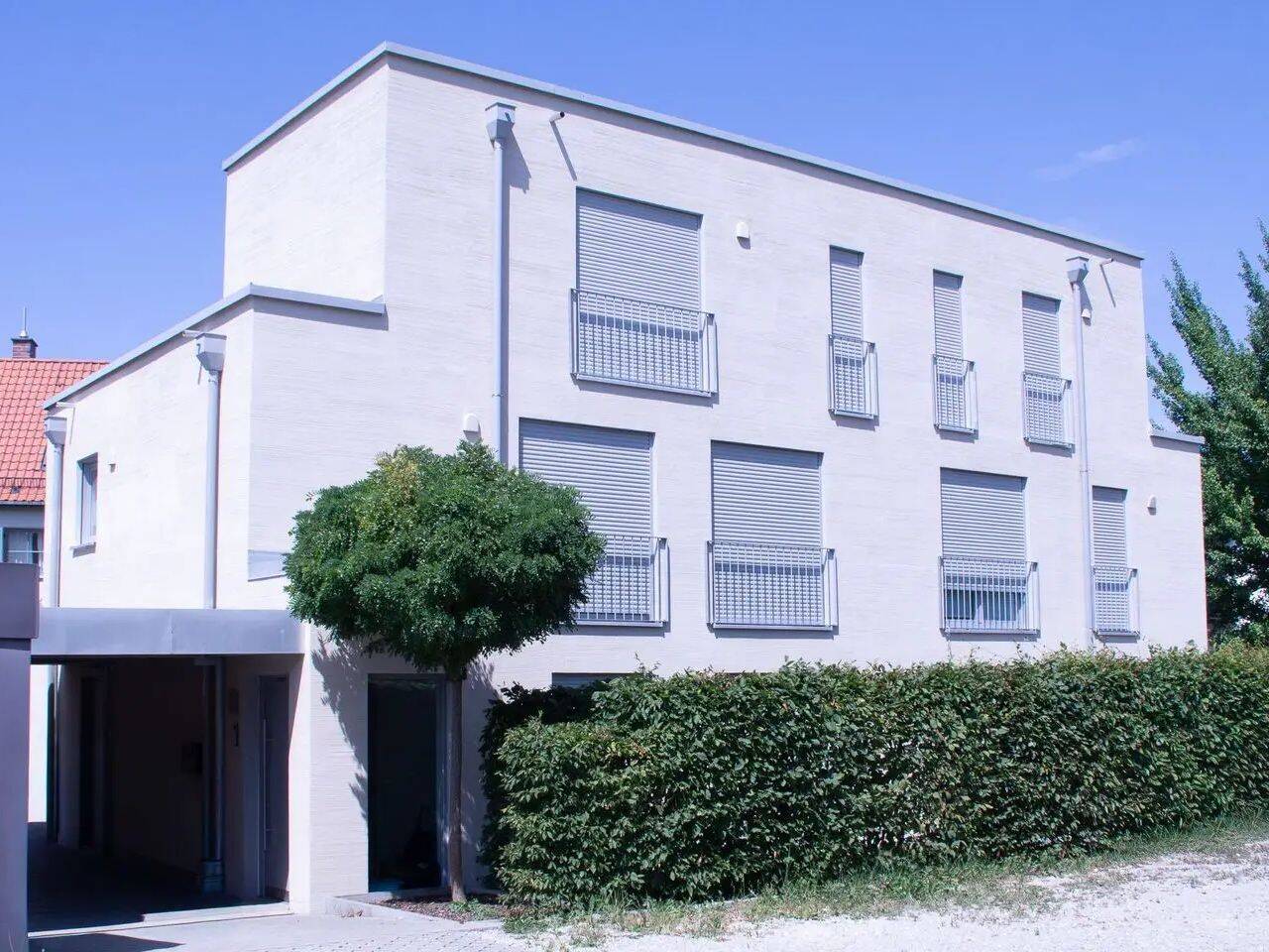 Sonnendurchflutete Architektur-Maisonette mit Garten und Dachterrassen in ruhiger Lage, 83022 Rosenheim (Happing Innenstadt Ost Süd West)