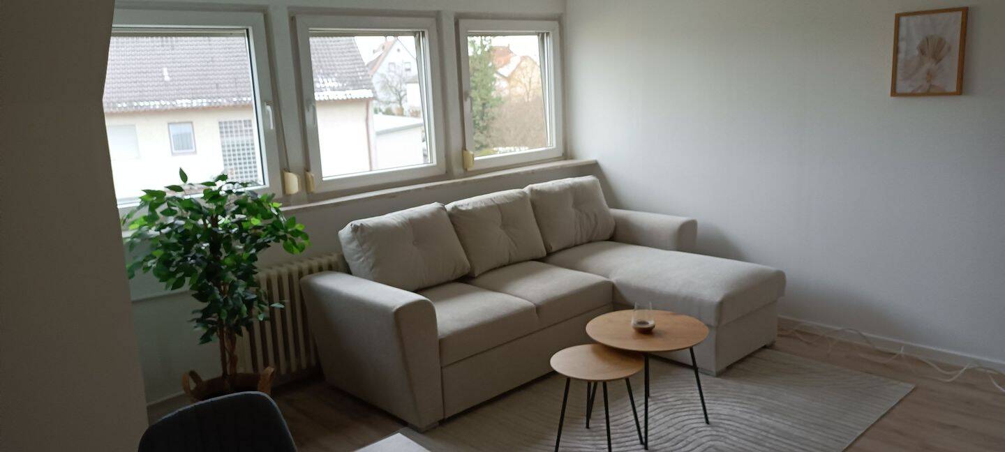 Volkach ruhige 83 qm DG Wohnung zentrumnah, 3 Zimmer, Sat TV, kpl. renoviert, Moderne Küche und tolles Bad, Garage + Stellplatz, 97332 Volkach