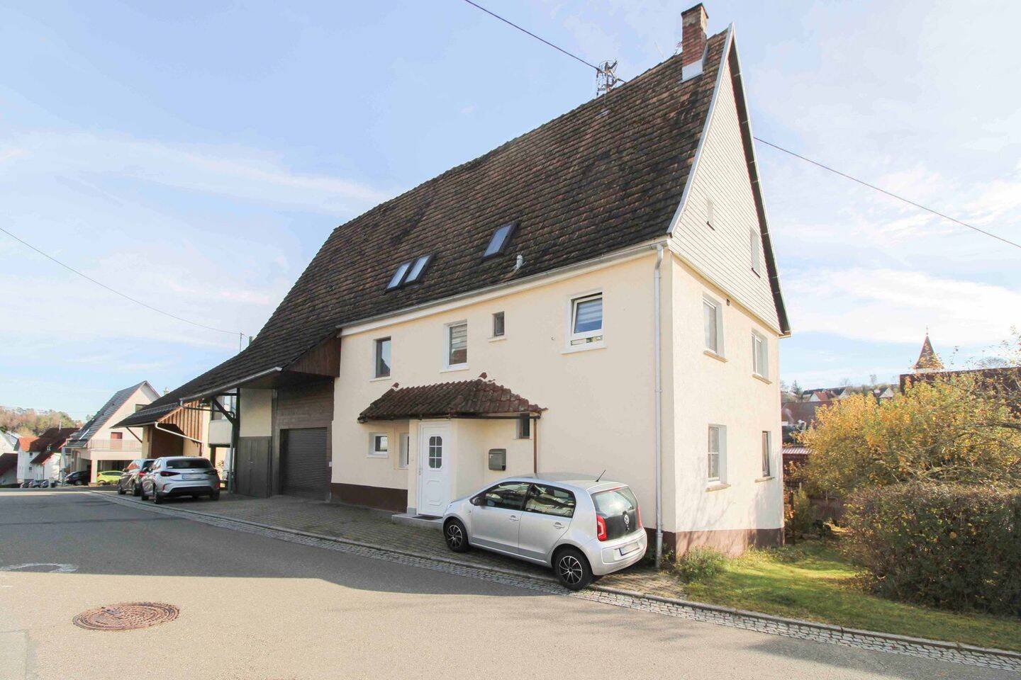 Wohnhaus (2-3 Wohneinheiten) mit großer Scheune (Ausbaupotential) und kleinem Garten, 72160 Horb am Neckar