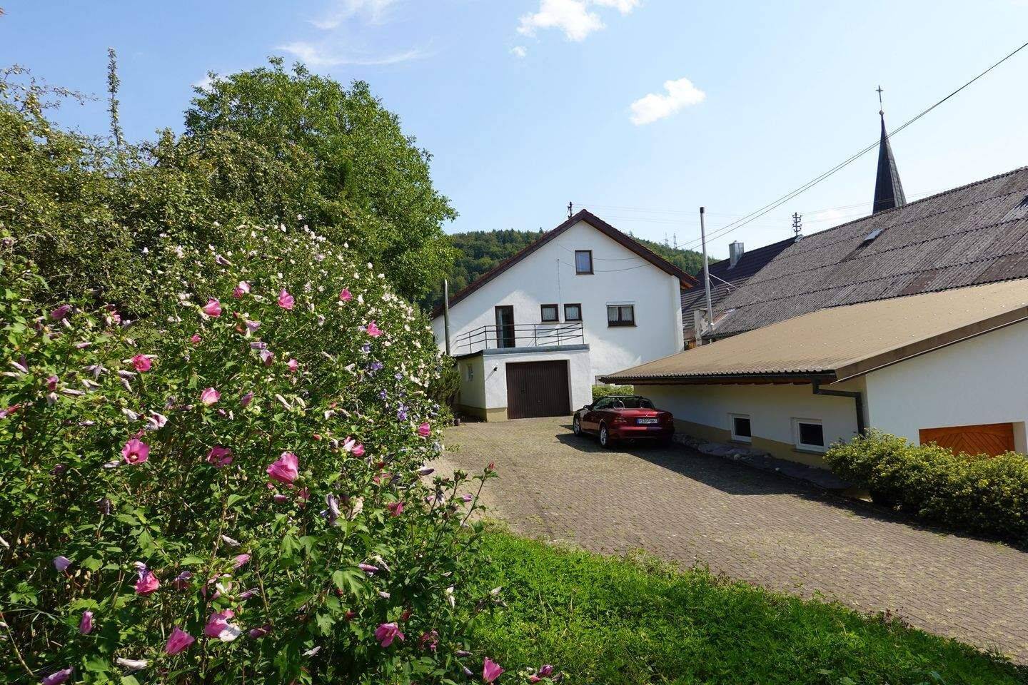 Zweifamilienwohnhaus in Blumberg-Epfenhofen, 78176 Blumberg
