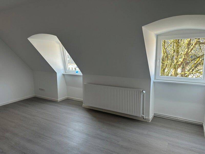 Schöne 4-Zimmer-Wohnung im Dachgeschoss, 26129 Oldenburg (Oldb) (Bloherfelde Innenstadt Wechloy)