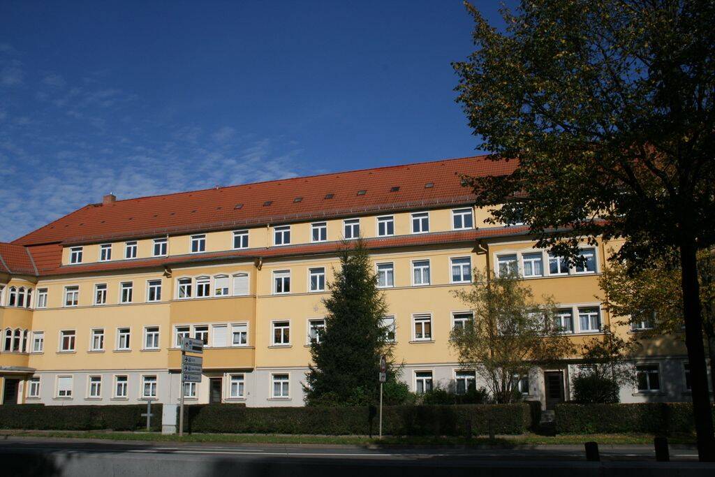 Sanierte 3-Raum-Wohnung im Altbau mit Dusche und Balkon, 7548 Gera