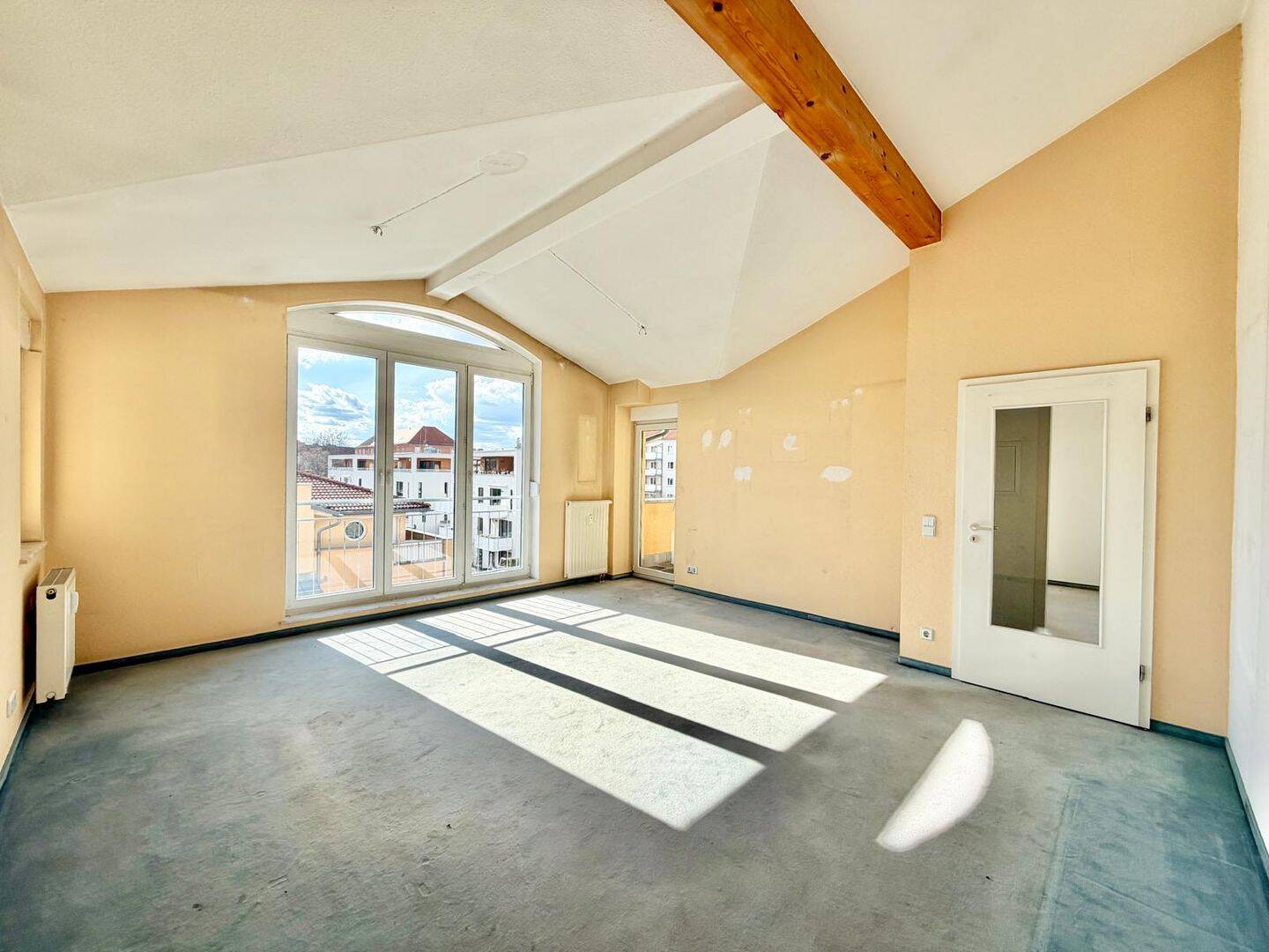 Lichtdurchflutetes 3-Zimmer-Penthouse mit Dachterrasse und TG-Stellplatz, 1309 Dresden