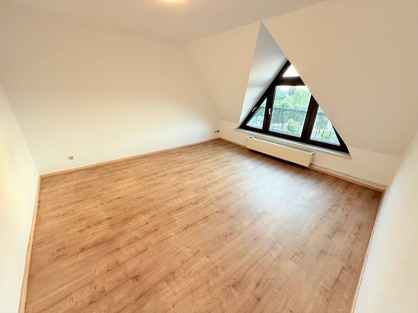 **Besichtigung: Sa., 22.08.26 um 11:30 Uhr** Sonniges DG nahe Kleiner Beetzsee! *Balkon / EBK*, 14770 Brandenburg an der Havel (Altstadt Nord)