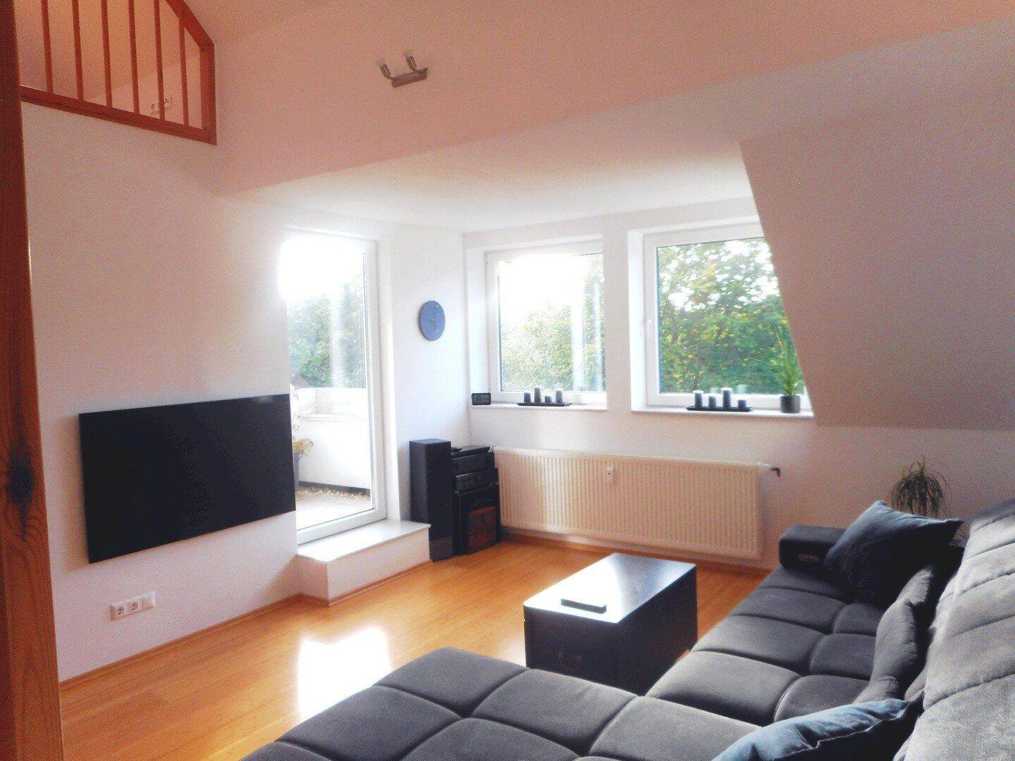 Helle voll möblierte Maisonette-Wohnung auf 2 Ebenen in ruhiger Lage in Hamburg-Eidelstedt, 22523 Hamburg (Eimsbüttel Eidelstedt)