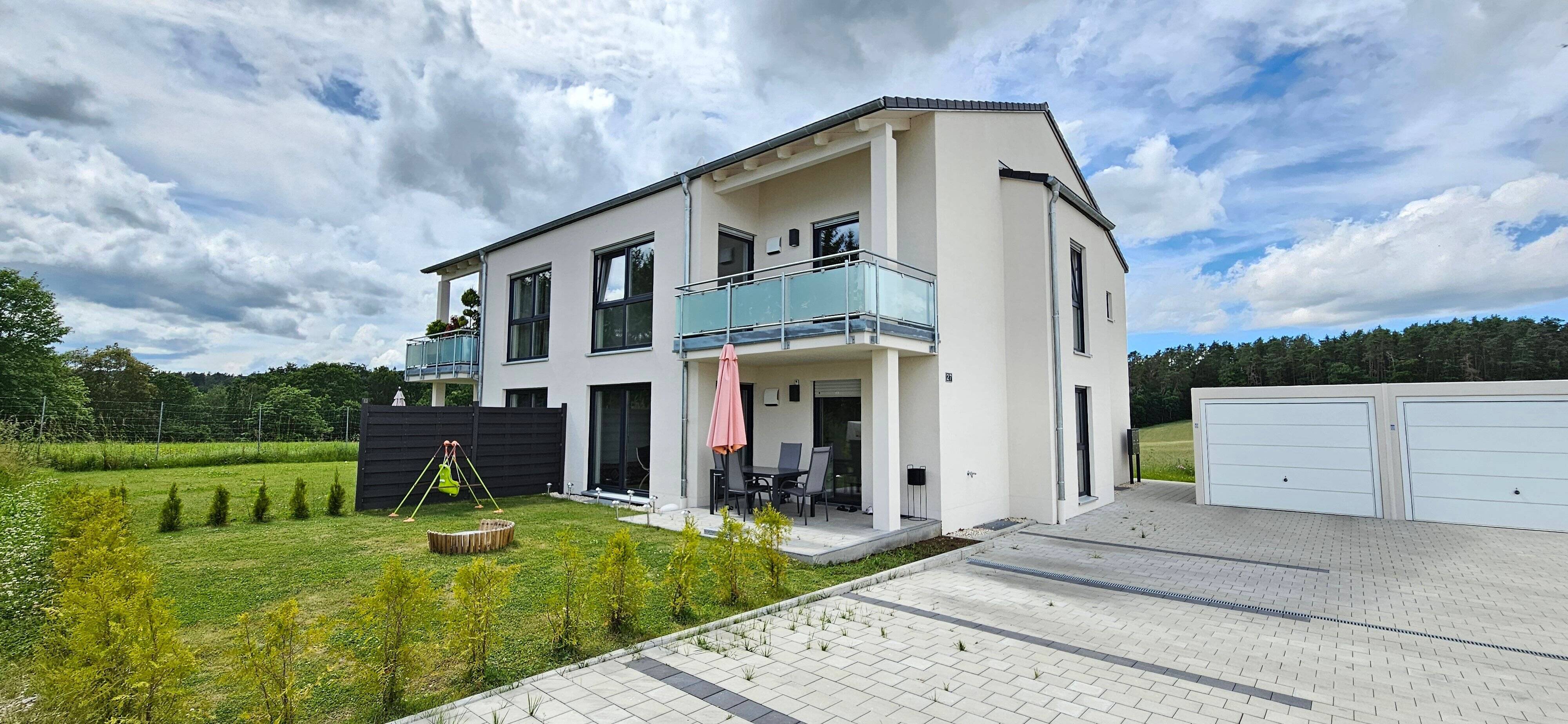 Attraktive Wohnung mit hochwertiger Ausstattung // Einbauküche, Wärmepumpe und Fußbodenheizung // Wohnen im Speckgürtel von Regensburg, 93170 Bernhardswald