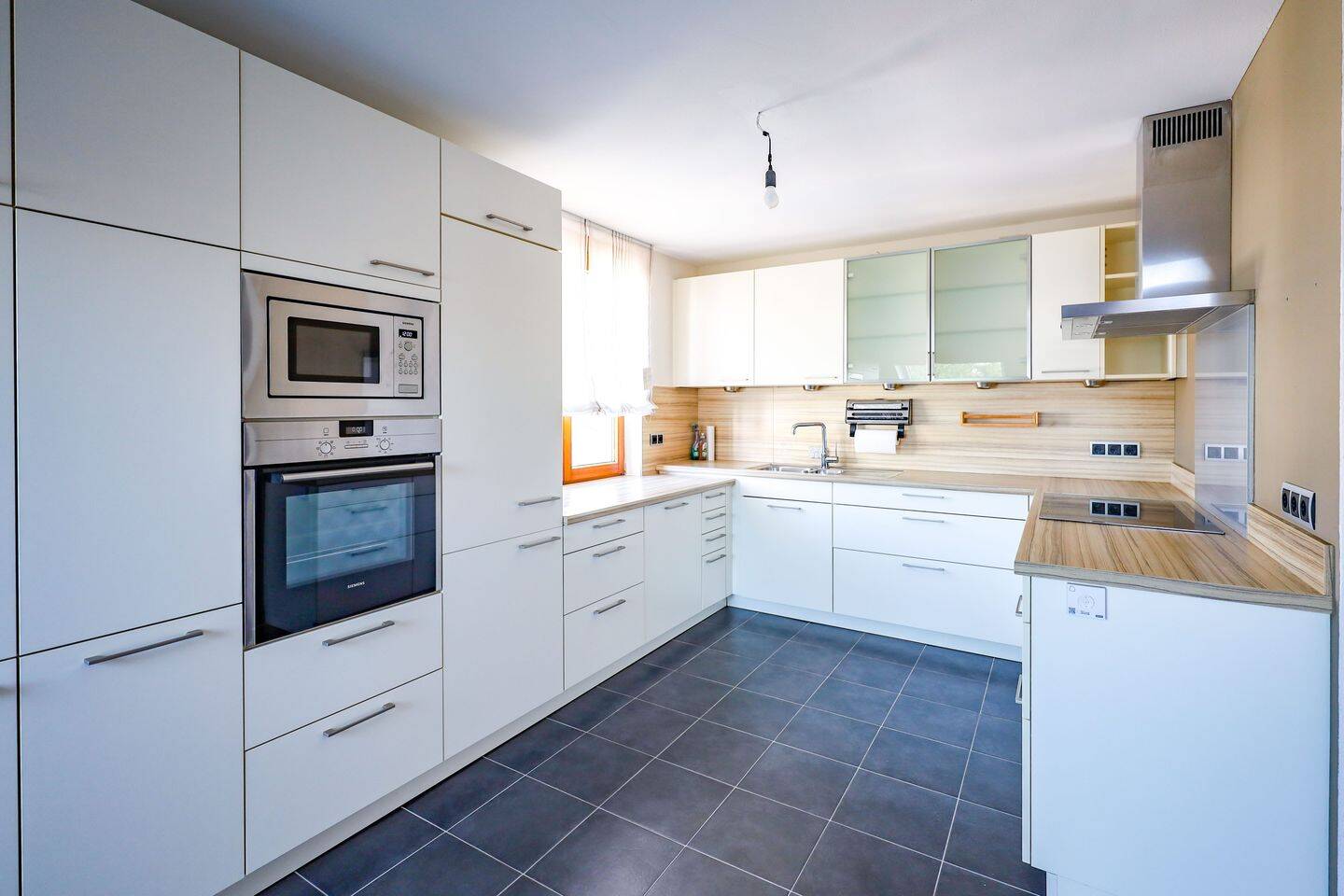 Großzügige 5-Zimmer Maisonettewohnung mit 2 Stellplätzen in ruhiger Lage, 79618 Rheinfelden (Baden)