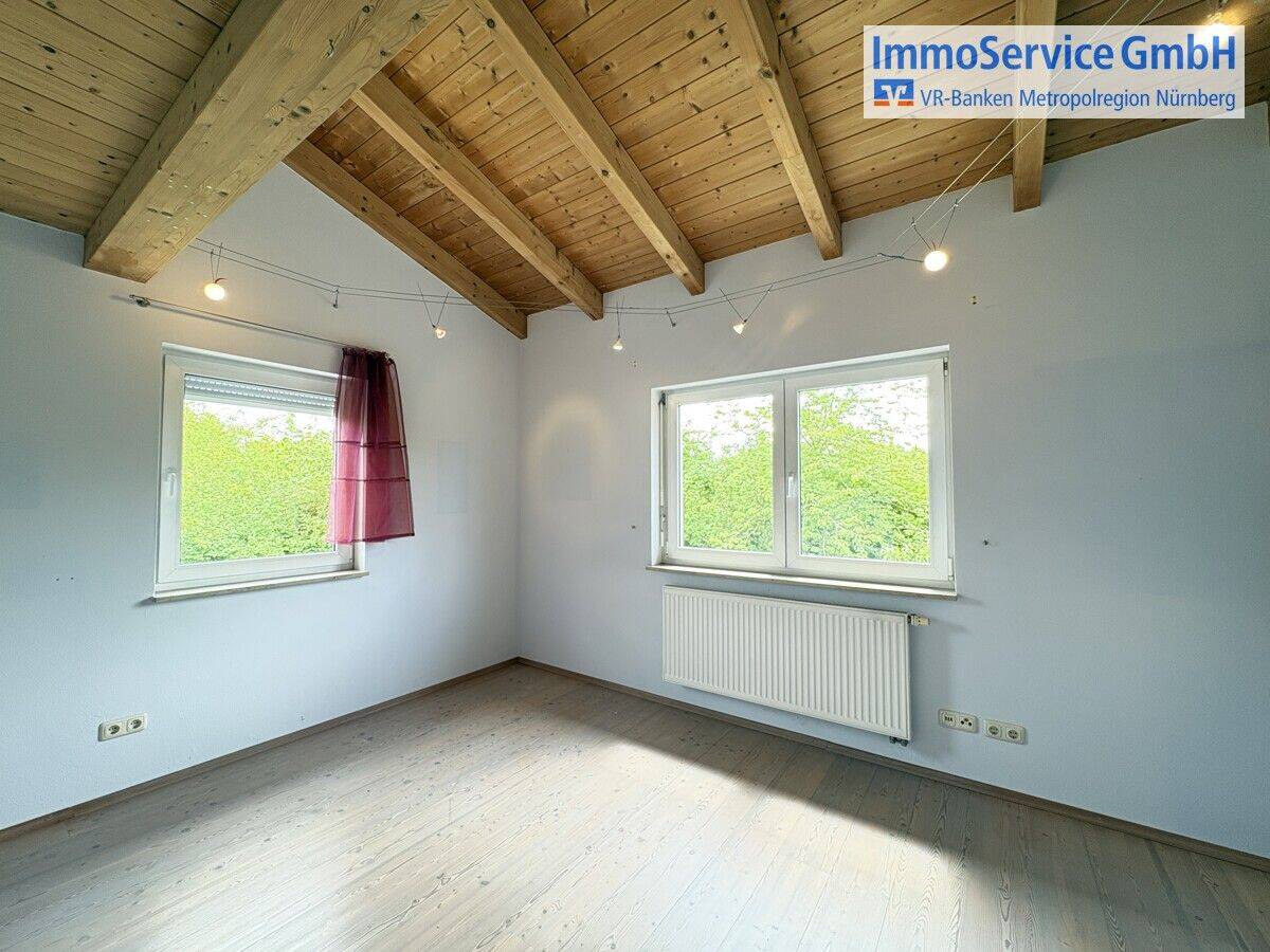 | FAMILIENGEEIGNET | vollunterkellertes REH mit 4-Zimmer auf ca. 119m² inkl. Terrasse, Garten und Garage, 91056 Erlangen