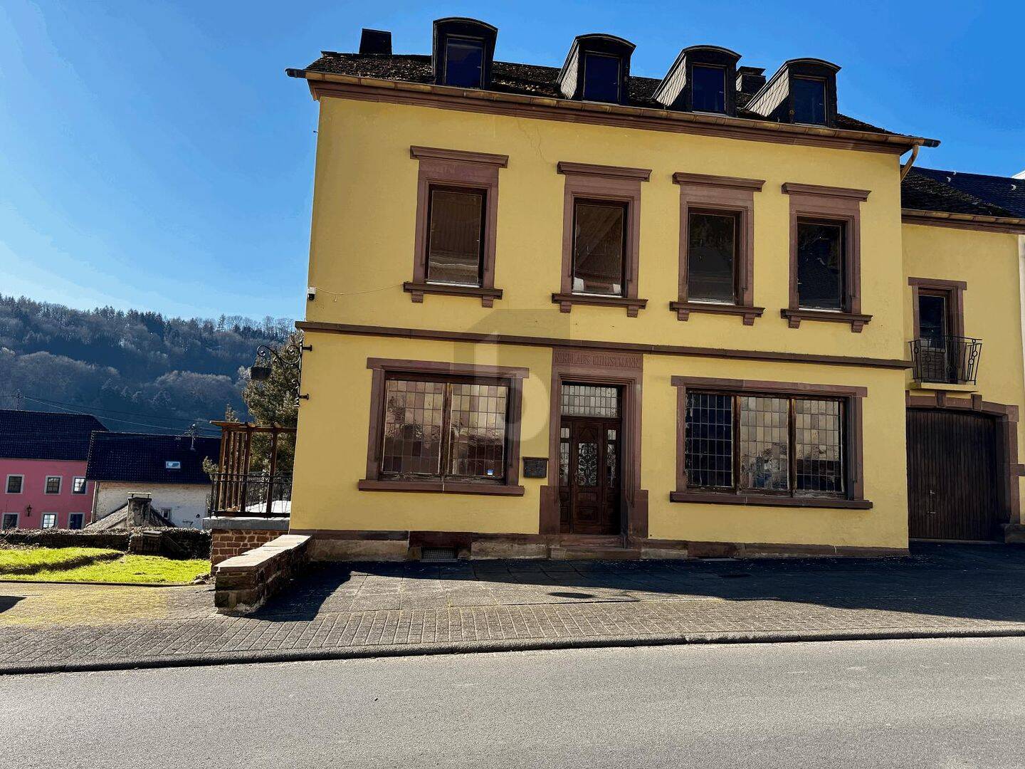 CHARMANTES HAUS MIT BLICK AUF SCHLOSS MALBERG, 54655 Malberg