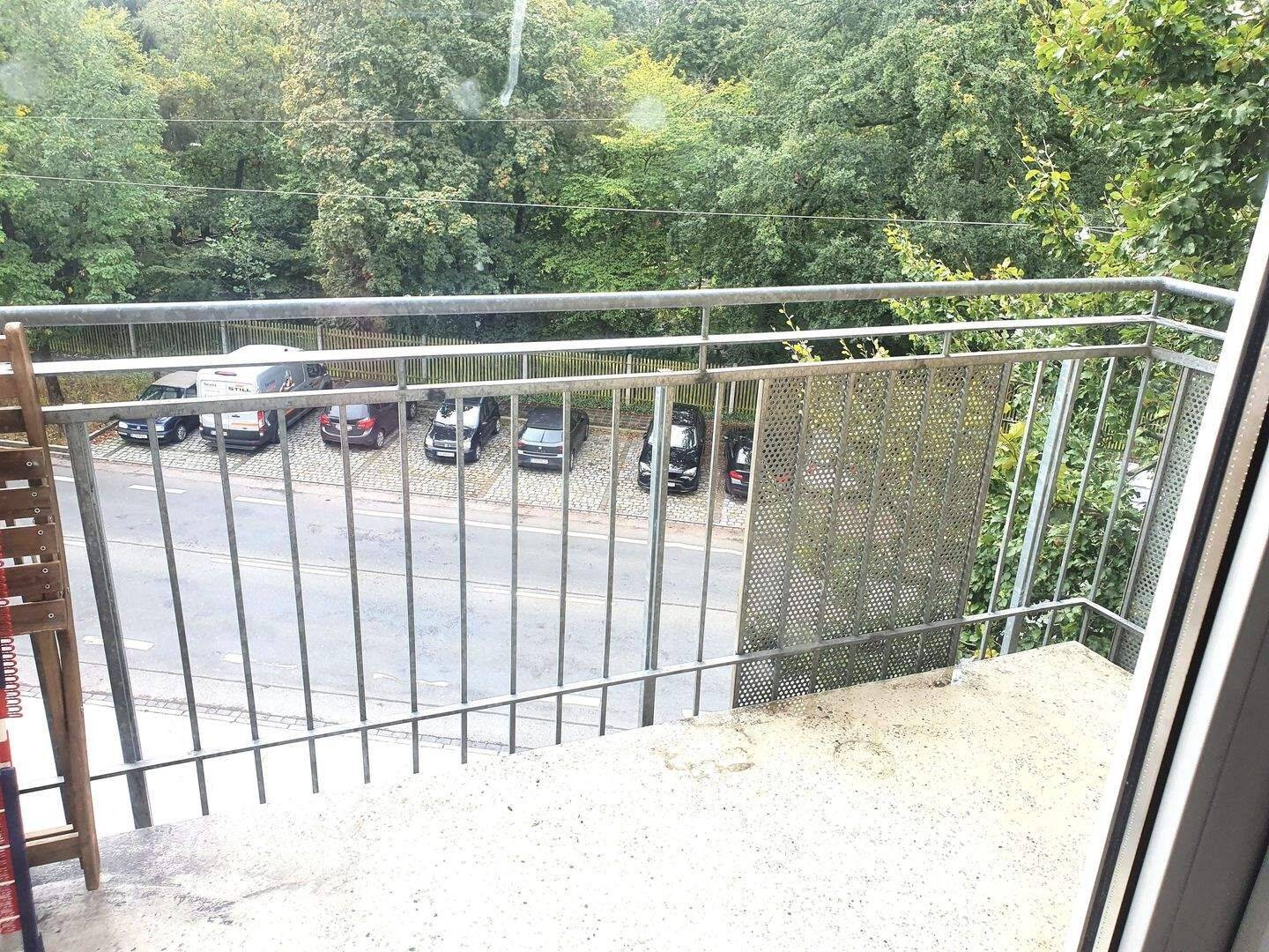 Schön geschnittene helle 3,5-Zimmer-Wohnung mit Balkon im 4.Obergeschoss gegenüber dem Westfriedhof, 90425 Nürnberg
