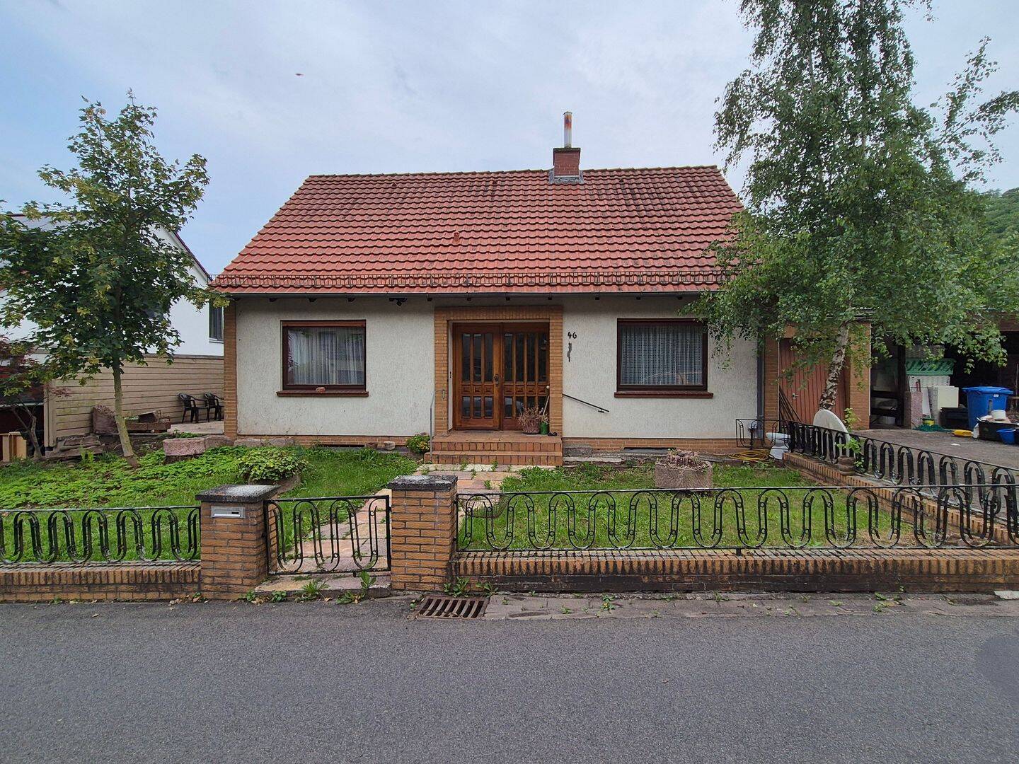Wohnhaus mit Einliegerwohnung in Top Lage von Eddigehausen, 37120 Bovenden
