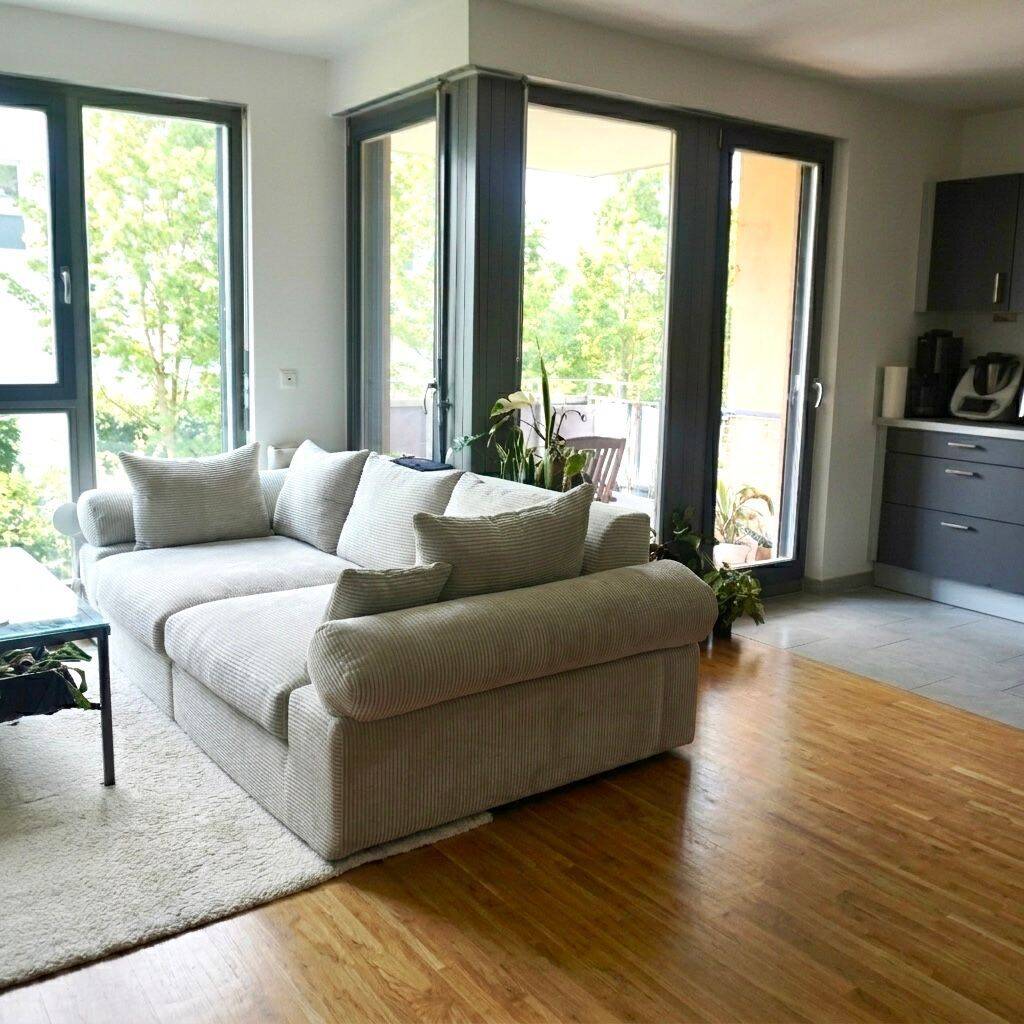Von Privat – Vermietete 2,5-Zimmer-Wohnung mit Südwestbalkon, Grünblick & TG-Stellplatz in München-Riem, 81829 München (Berg am Laim Trudering-Riem)