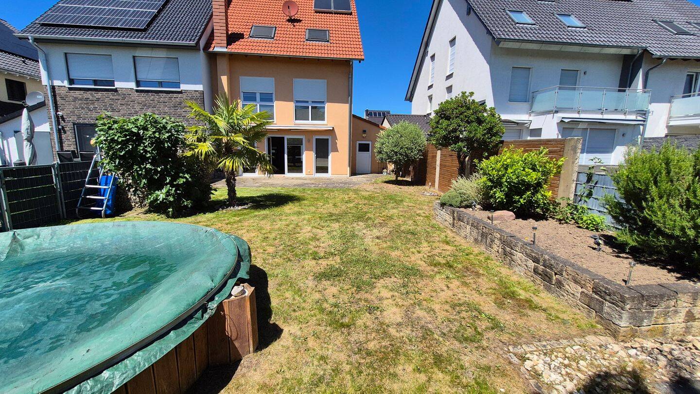 🏡🌴 Mediterranes Raumwunder: Doppelhaushälfte mit Pool, Kamin & großzügigem Platzangebot in Waldsee, 67165 Waldsee