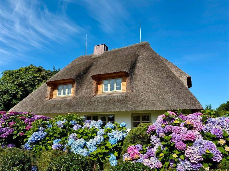 KEITUM AUF SYLT – Saniertes Einzelhaus mit Kamin, Doppelgarage und Sauna – Lift und Pool möglich, 25980 Sylt
