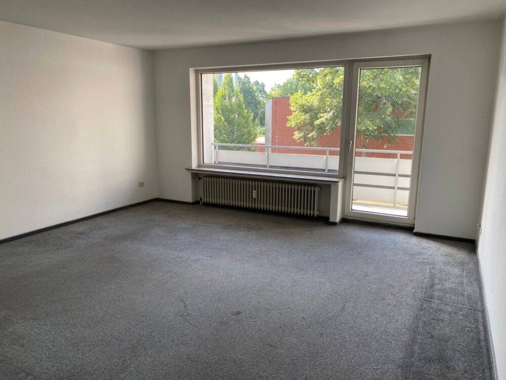 Schöne helle renovierte 2 Zi.-Wohnung, Südbalkon, gutes Mieterumfeld, nähe Mercedes, 28309 Bremen (Hemelingen Sebaldsbrück)