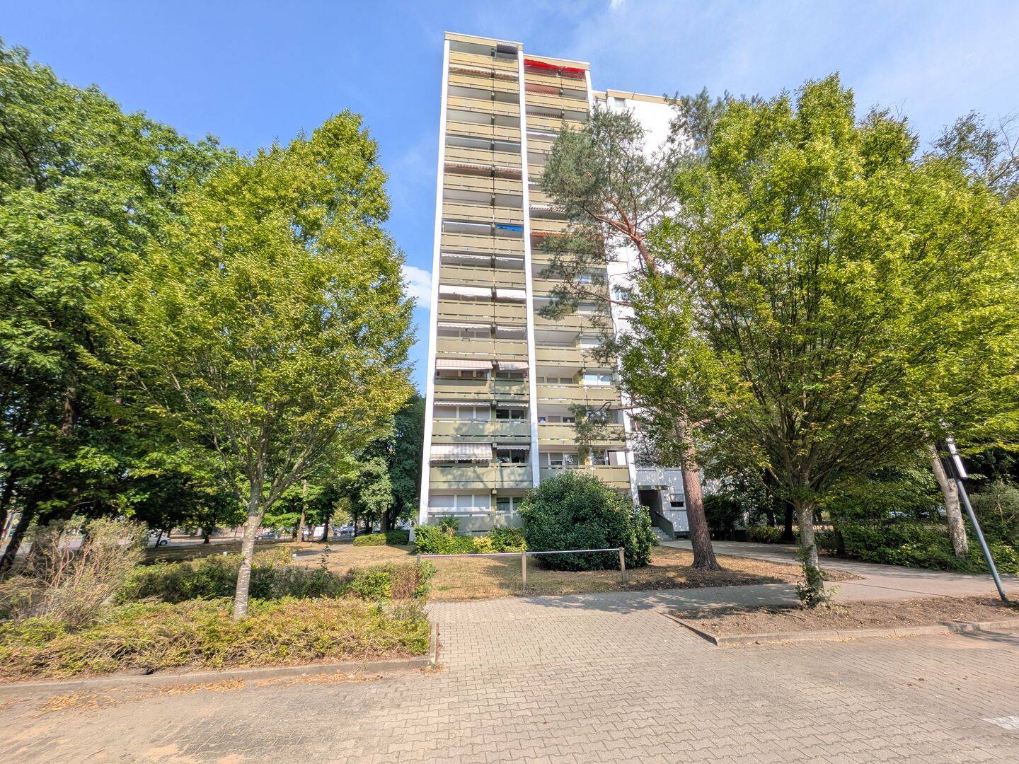 Top-gepflegte und freie 2-Zimmer-Wohnung in begehrter, grüner Lage von Nürnberg-Langwasser!, 90471 Nürnberg (Dutzendteich Langwasser Neuselsbrunn Stadion Zollhaus)