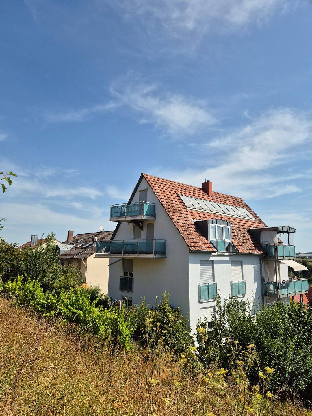 Komplett möblierte und eingerichtete Dachgeschosswohnung befristet zu vermietet, 97320 Mainstockheim