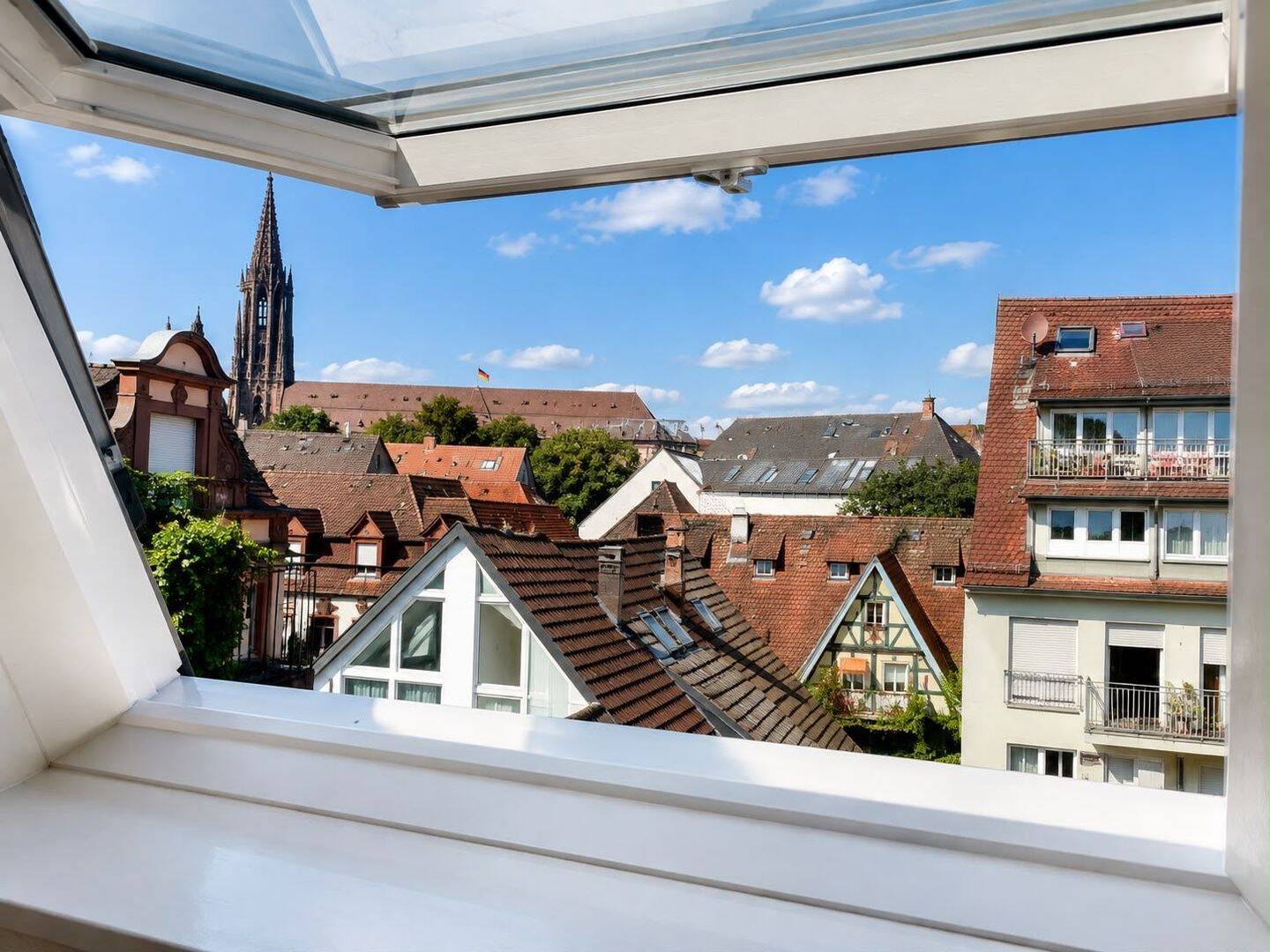 Charmante 2-Zi-Dachgeschosswohnung in Freiburger Altstadt, 79098 Freiburg im Breisgau (Altstadt Neuburg Oberau)