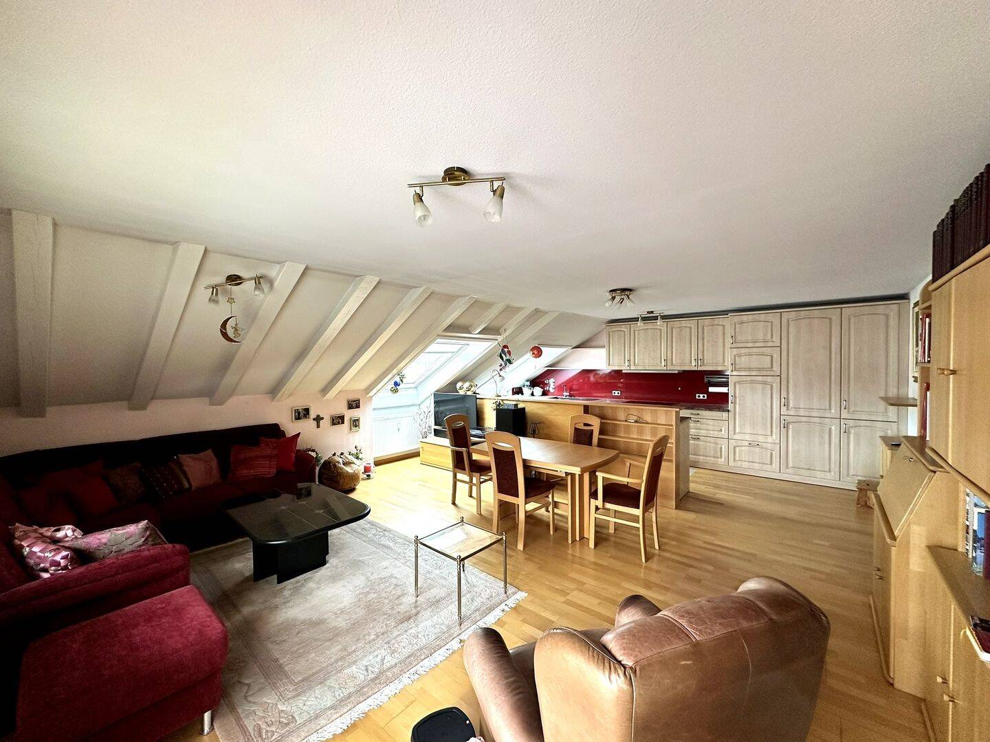 Ruhig gelegene DG-Wohnung mit Balkon, 2 Stellplätze und Gartenmitnutzung, 79856 Hinterzarten