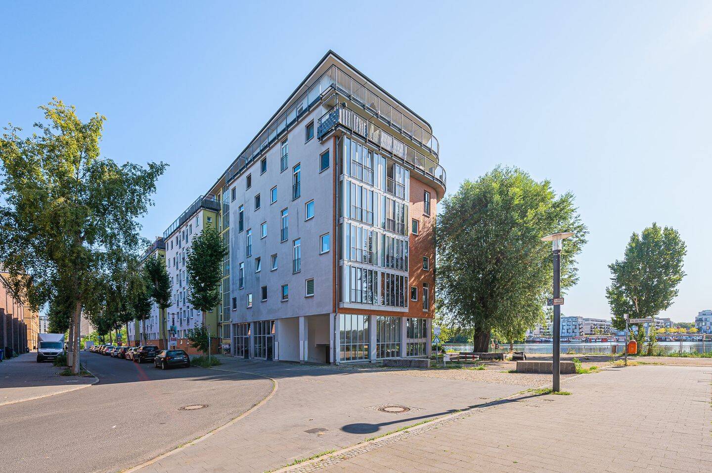 Traumhaft! 2 Zimmer direkt am Wasser mit Wintergarten zum Sofortbezug mit TG Stellplatz!, 13587 Berlin (Spandau Hakenfelde Kolonie Wannseeaten Siedl. Wohnsiedlung Hakenfelde)
