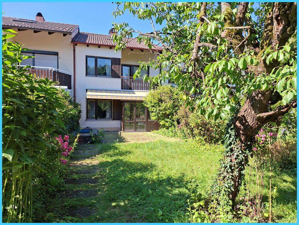 Familienfreundliches versetztes Reihenhaus mit Charakter in ruhiger und begrünter Lage Ottobrunns., 85521 Ottobrunn