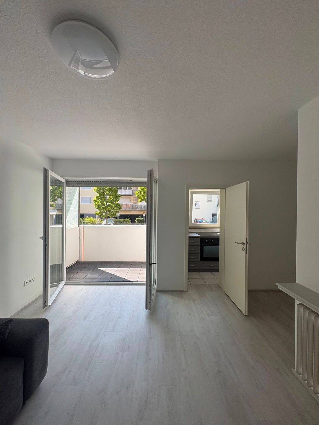 Sanierte 1-Zimmer Hochparterre Wohnung mit Balkon und Einbauküche, 90763 Fürth (Südstadt Weikershof)