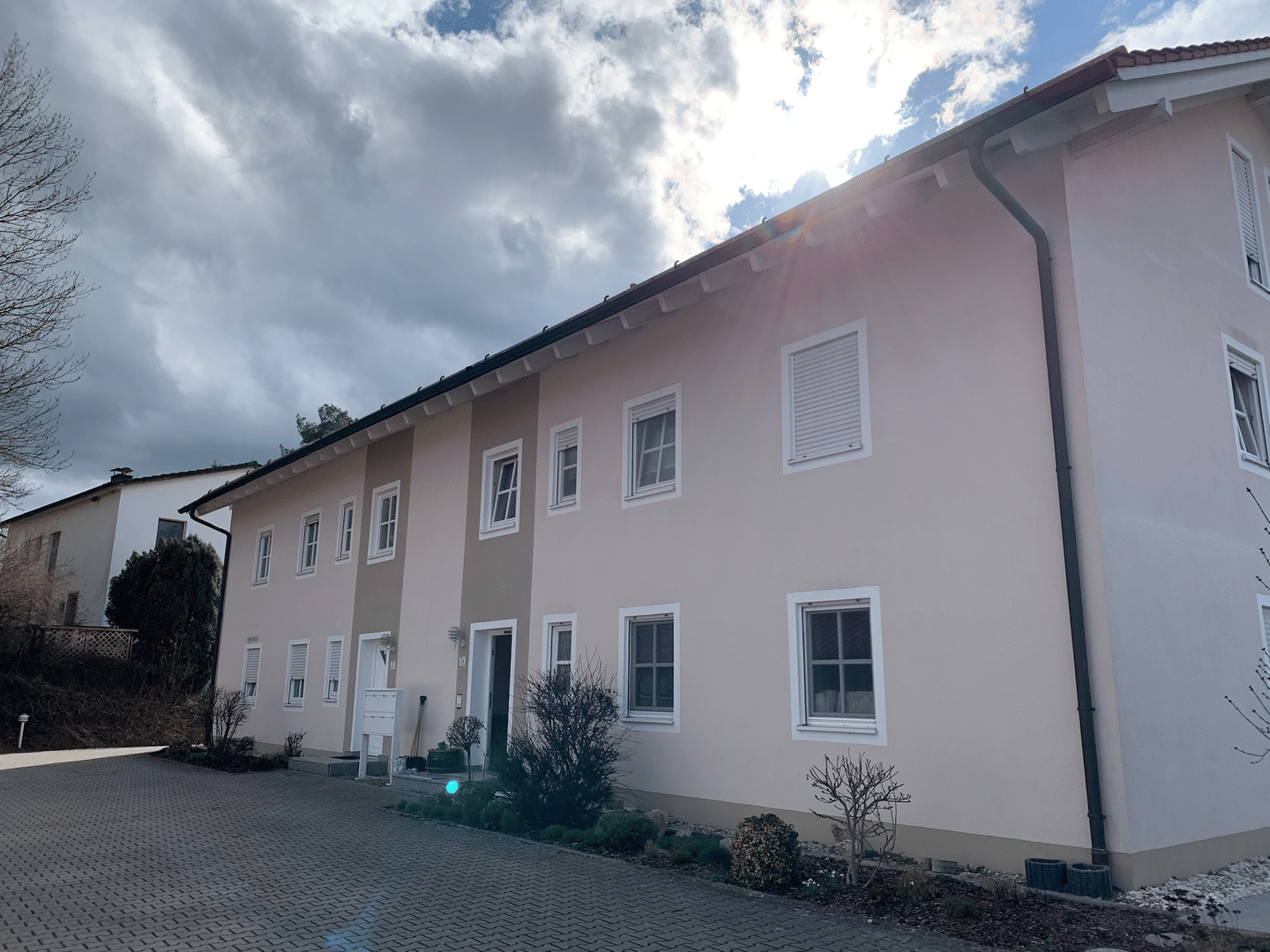 Helle 2-Zimmer-Dachgeschosswohnung mit Balkon, Garage und viel Stauraum, 84419 Schwindegg