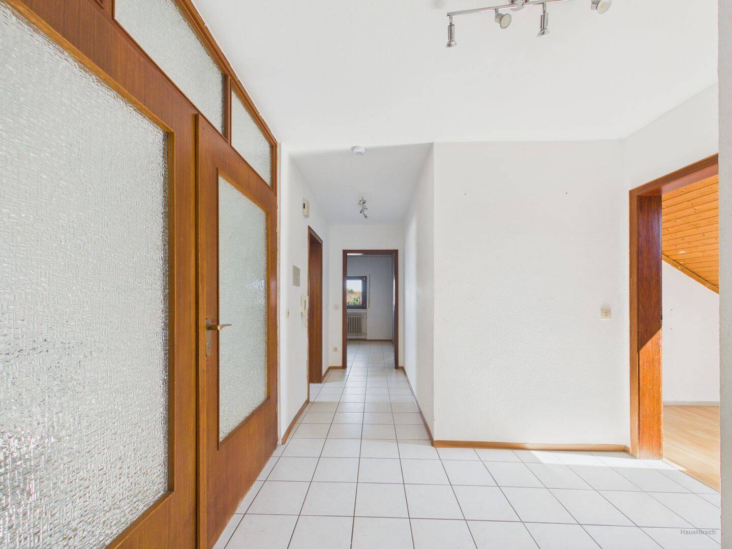 Gemütliche 3-Zimmer-Dachgeschosswohnung mit Einbauküche und Gartennutzung, 76676 Graben-Neudorf
