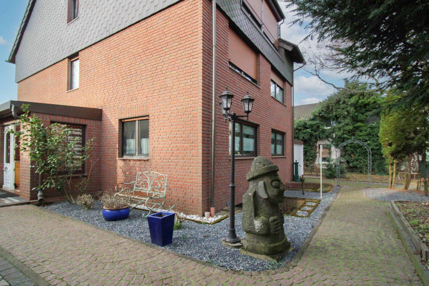 Großzügiges Wohlfühlhaus mit beheizten Wintergarten, Kamin & Sauna, 45359 Essen (Bedingrade Frintrop Schönebeck)