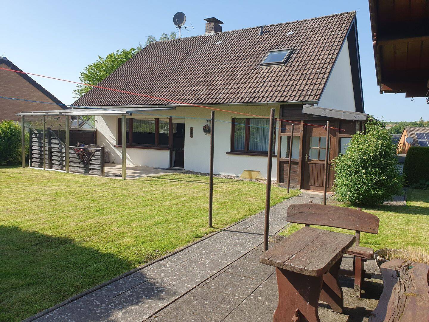 Einfamilien-Wohnhaus mit Garagengebäude in Detmold-Bentrup-Lossbruch zu verkaufen, 32758 Detmold