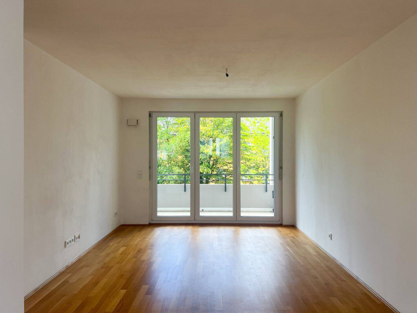 Schöne 2-Zimmer-Wohnung mit sonnigem Balkon und Tiefgaragenstellplatz, 81369 München (Sendling Sendling-Westpark Thalk. Obersendl.-Forsten-Fürstenr.-Solln)