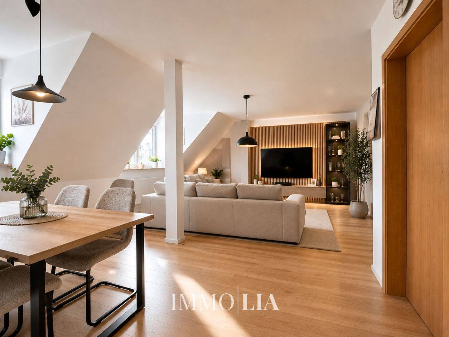 3 Zimmer Dachgeschosswohnung in Suhl Goldlauter, Bad mit Wanne und Dusche, Stellplatz, 98528 Suhl (Goldlauter Suhl Gehlberg Schmiedefeld Vesser)