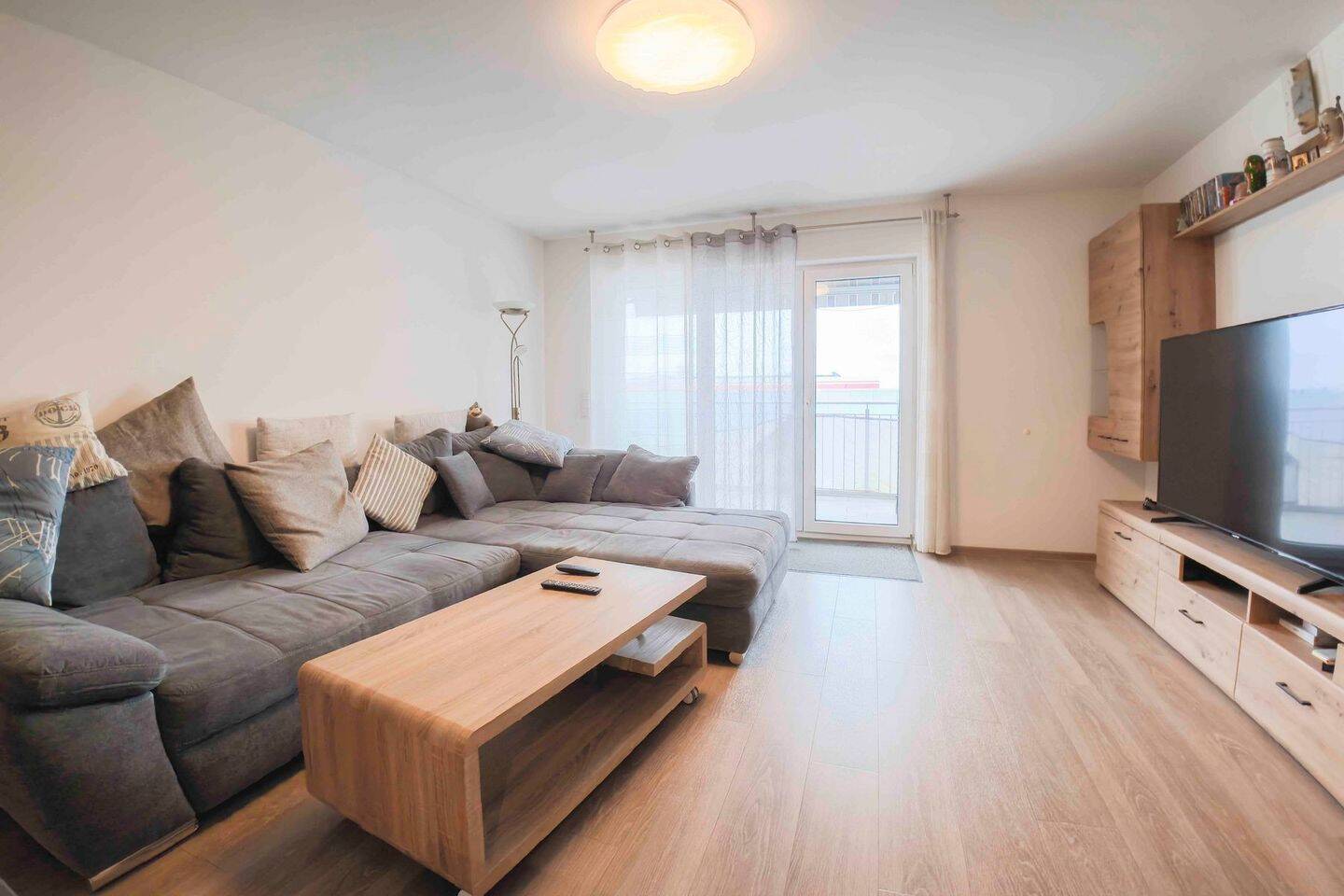 Neuwertige barrierefreie 3-Zimmer-Wohnung mit Balkon und 2 Stellplätzen in Freystadt, 92342 Freystadt