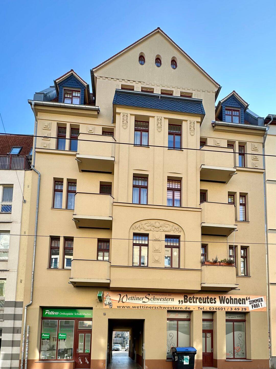 Barrierefreie 2-RW mit Einbauküche und Stellpatz zu vermieten!, 6110 Halle (Saale) (Damaschkestraße Gesundbrunnen Innenstadt Lutherplatz Saaleaue)