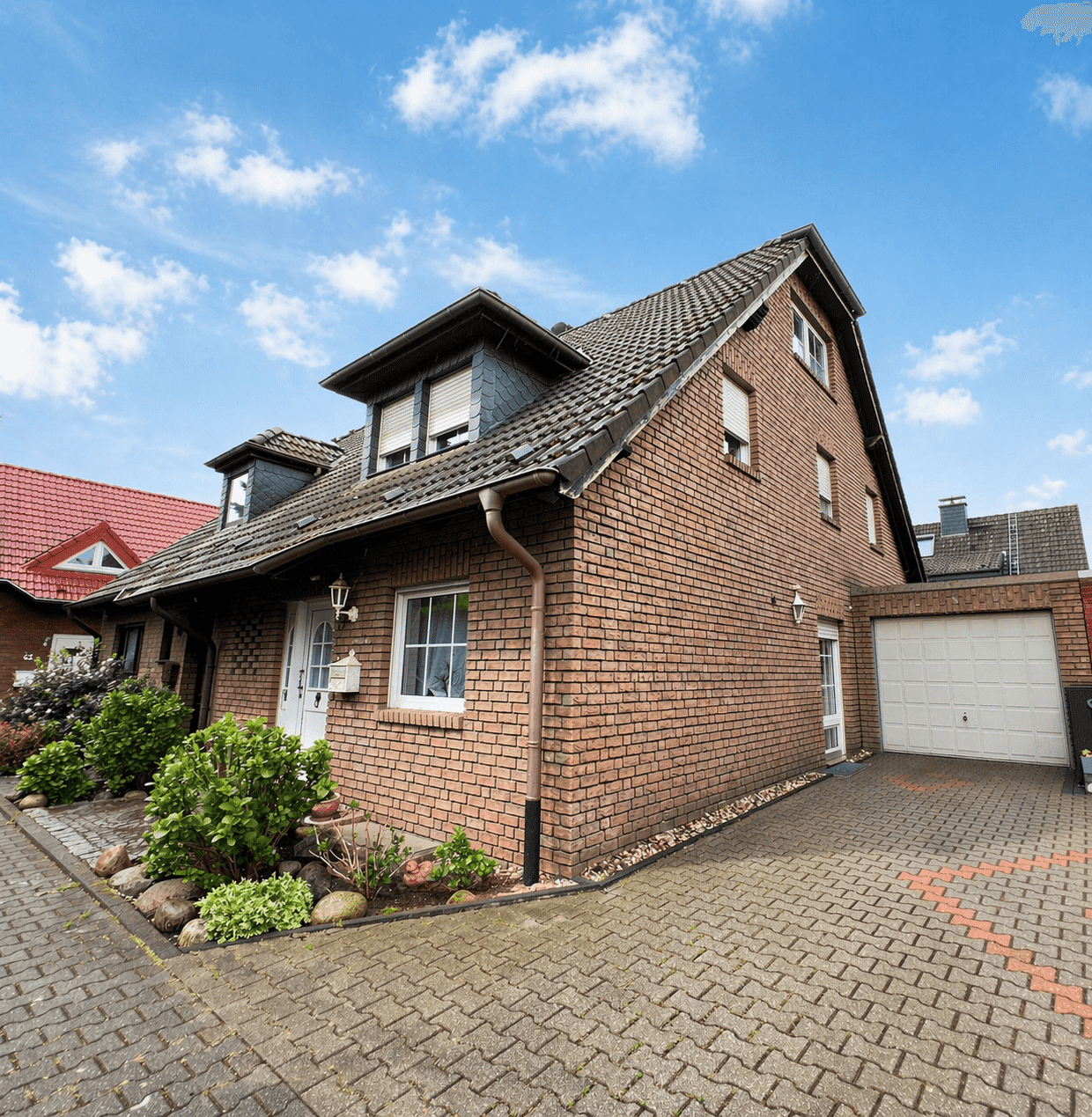 Doppelhaushälfte mit sonnigem Garten // 3-4 Schlafzimmer // Garage // ruhige Spielstraße, 47259 Duisburg (Huckingen Hüttenheim Mündelheim Ungelsheim Wanheim-Angerhausen)