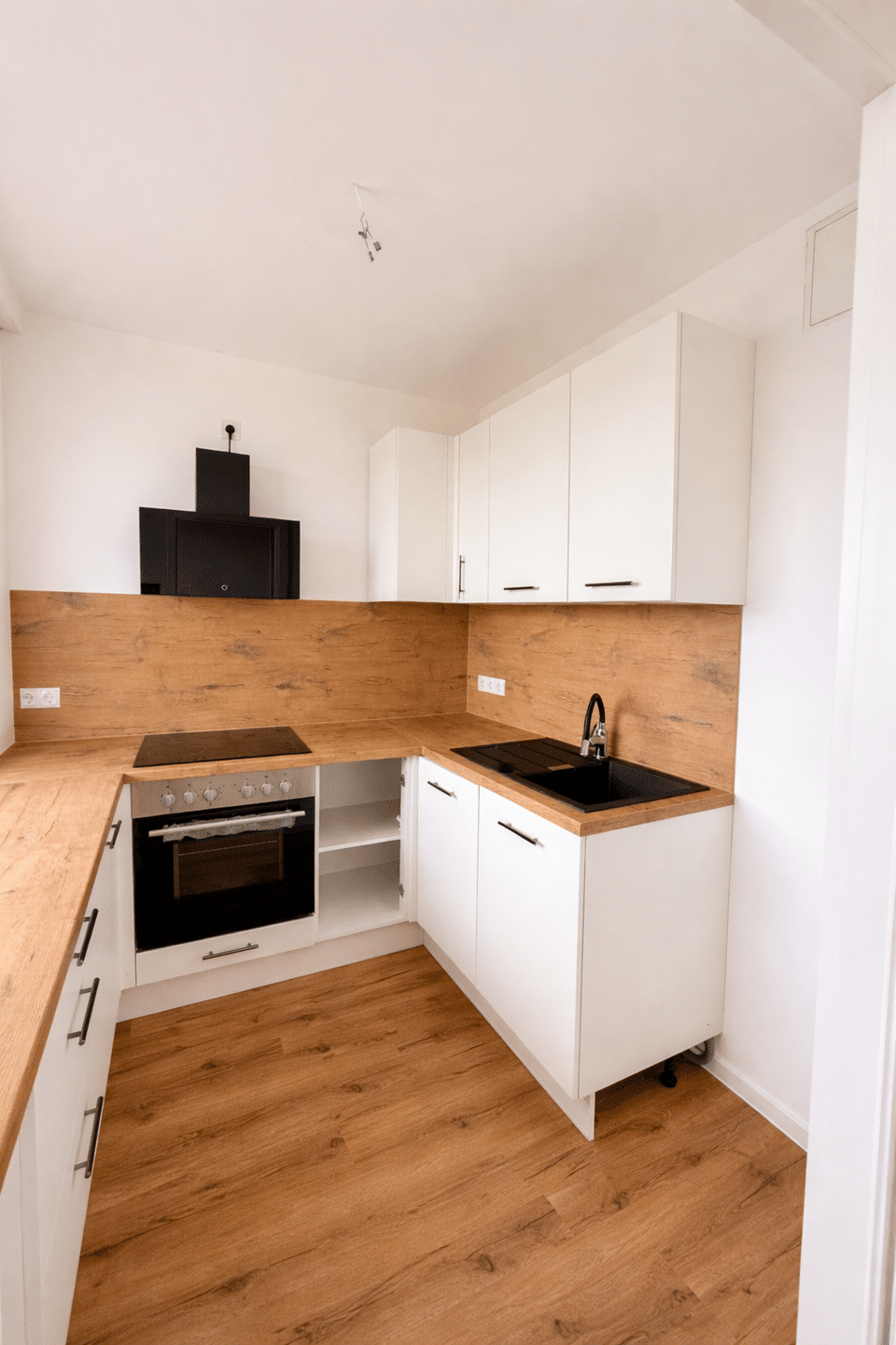 Kernsanierte 3-Zimmer-Wohnung mit moderner Einbauküche in zentraler Lager