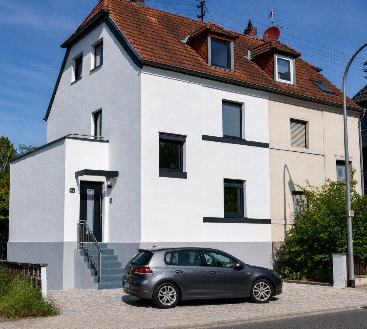 Traumhaus statt Eigentumswohnung: kernsanierte DHH mit Garten, Balkon & Ausbaupotenzial, 66130 Saarbrücken