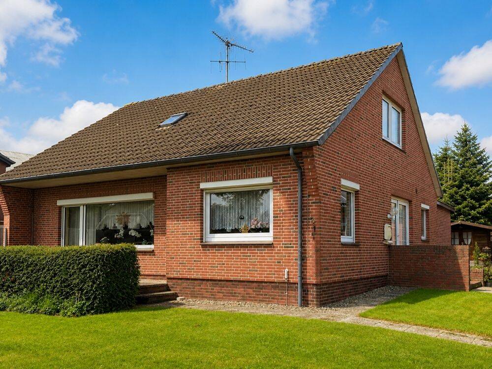 Einfamilienhaus mit großem Garten und Garage mit Werkstatt in Albersdorf, 25767 Albersdorf
