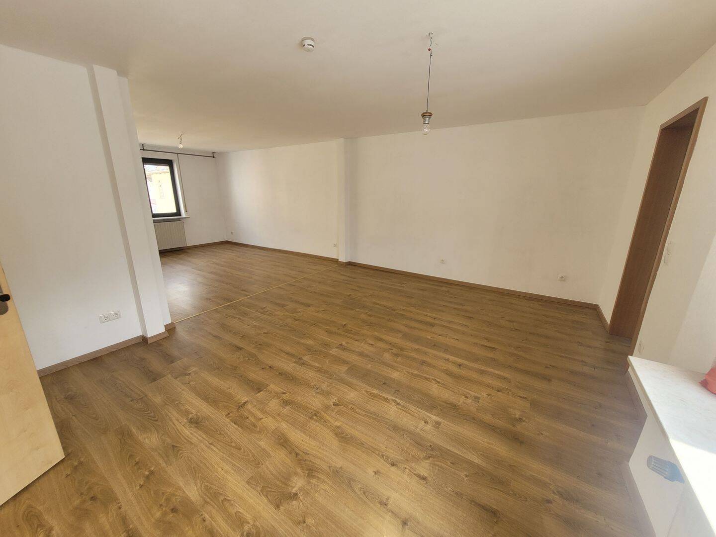 2, 5 Zimmer mit Balkon OG- In einem Haus von 3 Wohnungseinheiten, 68642 Bürstadt