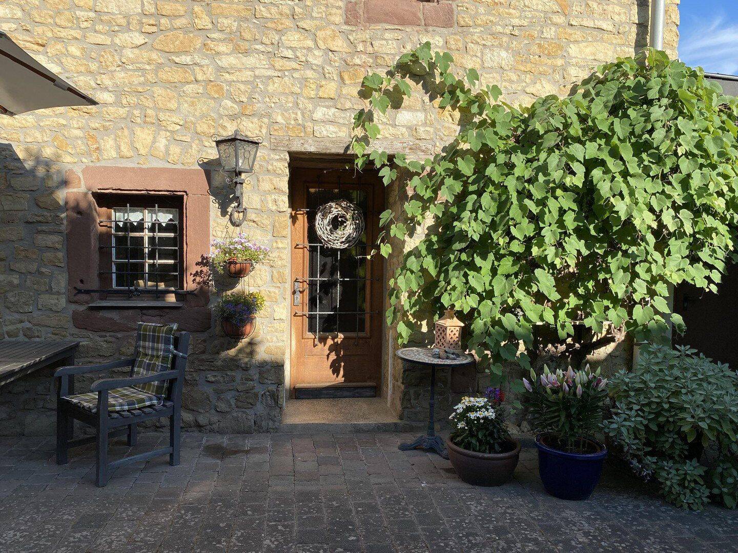 Idyllischer Rückzugsort: Charmantes Bruchsteinhaus mit toskanischem Innenhof, 52385 Nideggen