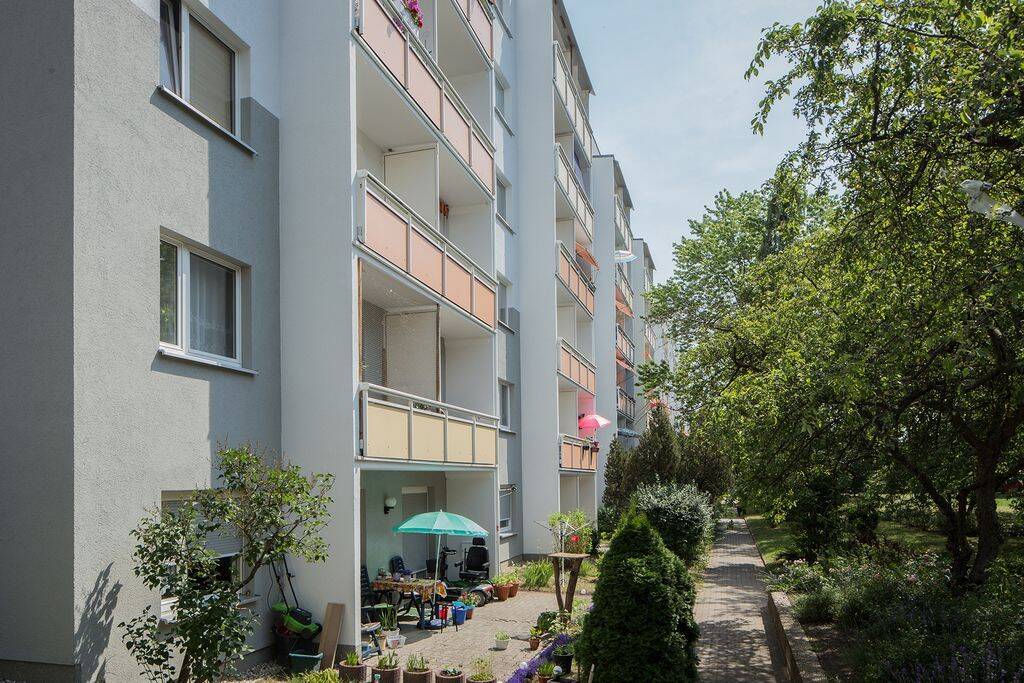 frisch saniert!! 3RW / Aufzug / Wanne / Balkon, 6130 Halle (Saale) (Ammendorf-Beesen Damaschkestraße Dieselstraße Südstadt)