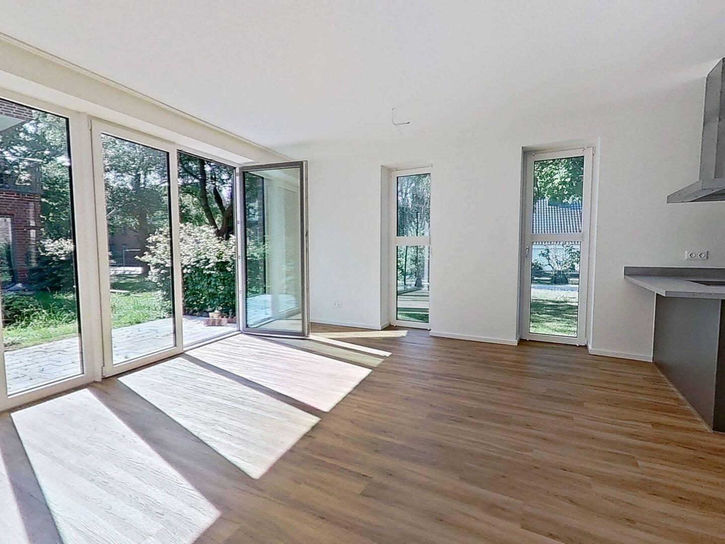Maisonette-Traum im Hamburger Westen: Wohnen über zwei Etagen mit eigenem Gartenreich, 22559 Hamburg (Altona Rissen)