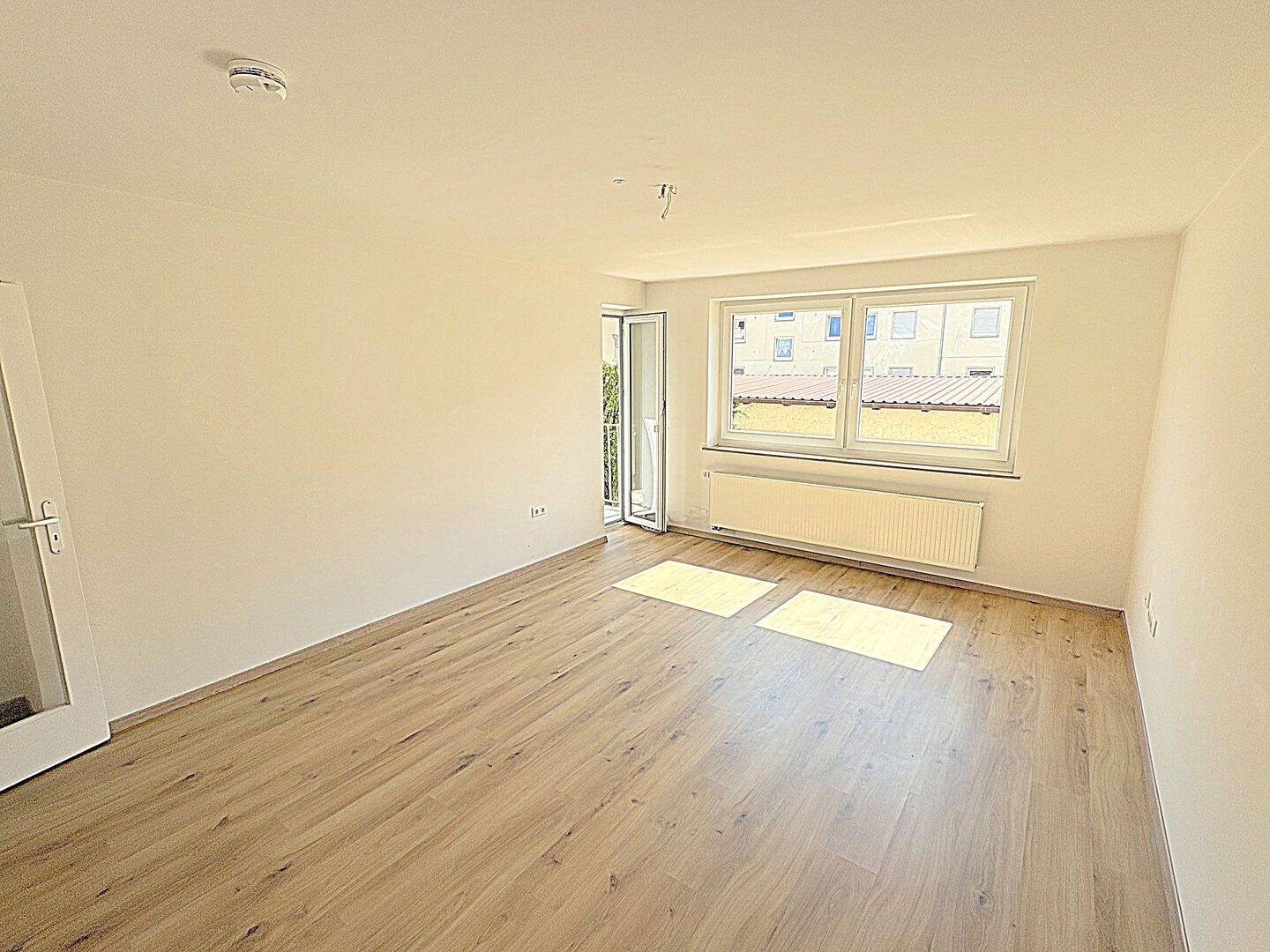 Helle 2‑Zimmer-Hochparterre mit eigenem Gartenzugang, renoviert, Einbauküche ruhige Lage in Bobingen, 86399 Bobingen