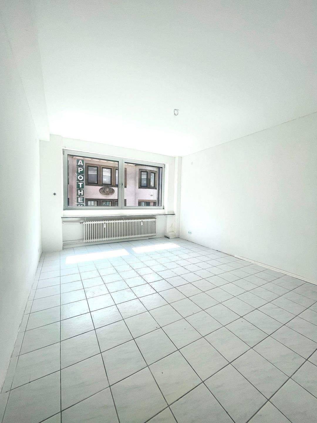 Mitten drin statt nur dabei – renovierte 2-Zimmer-Wohnung mit Balkon und Aufzug in Saarbrückens Innenstadt, 66111 Saarbrücken