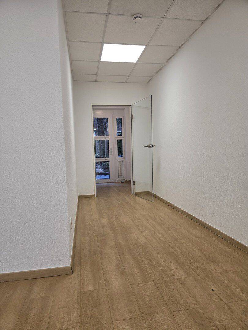 WG-geeignete helle 3,5-Zimmer-Gartenwohnung, Einbauküche, zentrale Lage, Erstbezug nach Sanierung, 40227 Düsseldorf (Eller Oberbilk)