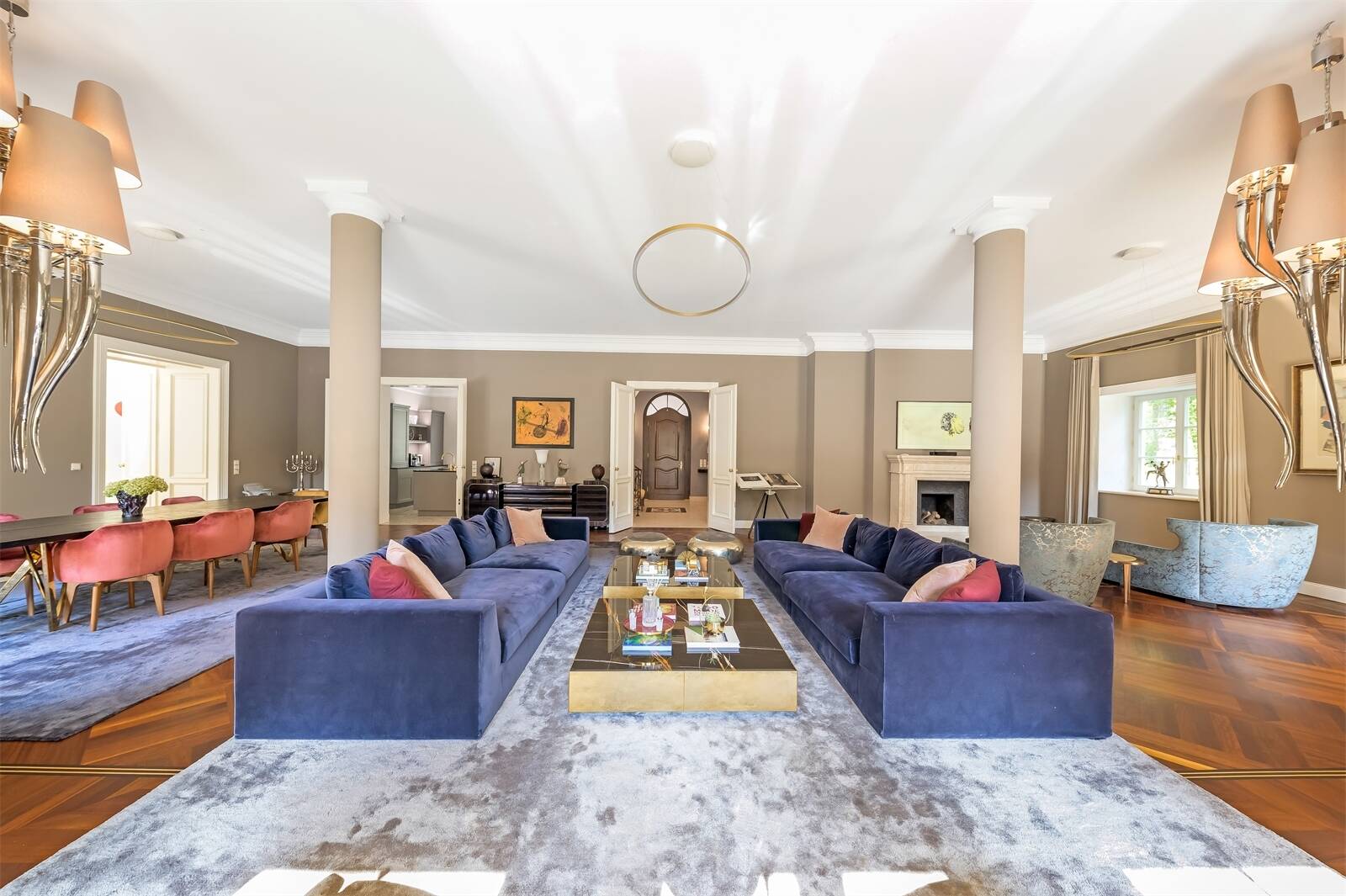 IMPOSANTE DELUXE-DESIGNER-VILLA – mit High-End-Interior-+ Indoor-Pool – am Park