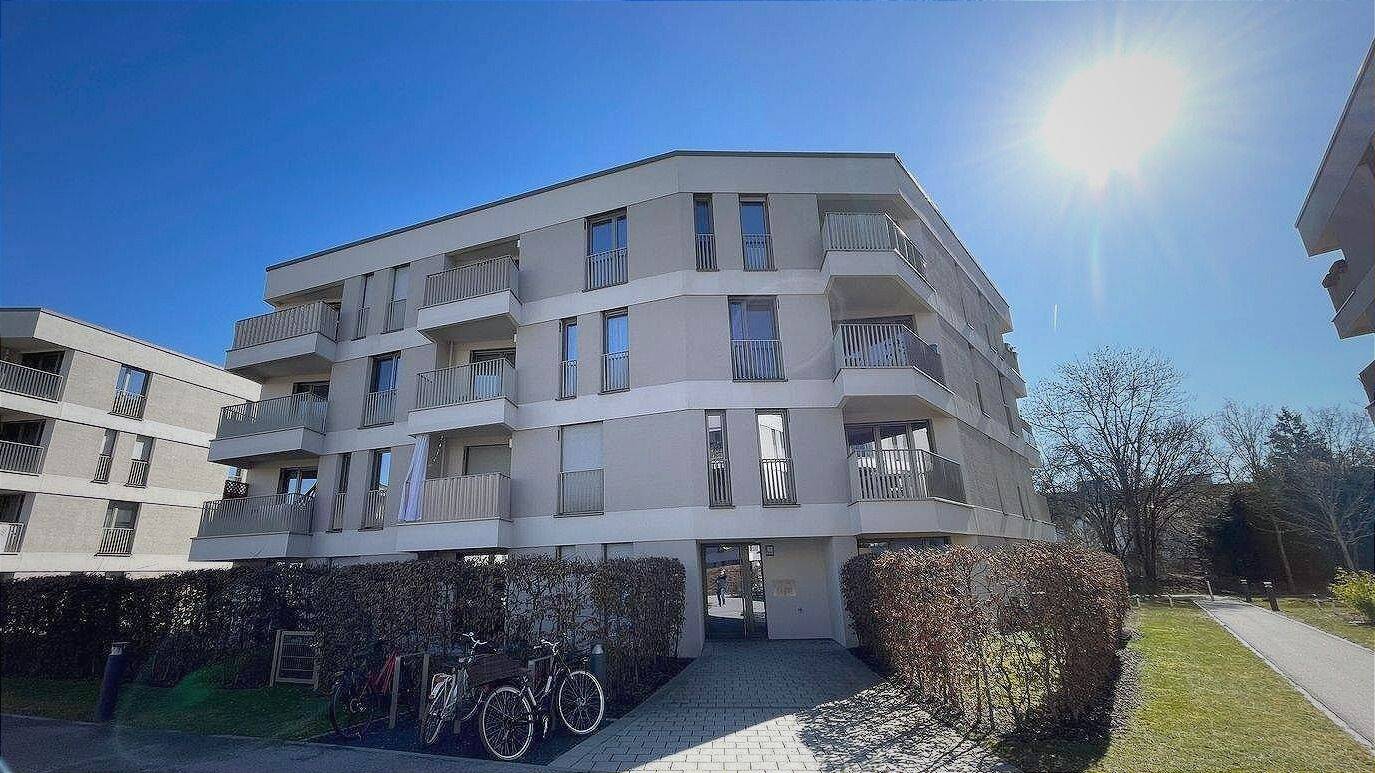 2 ZKB Küche mit Loggia und ebenerdiger TG, Dachwohnung, optimale ÖPNV Anbindung, 81249 München (Allach-Untermenzing Aubing-Lochhausen-Langwied Pasing-Obermenzing)