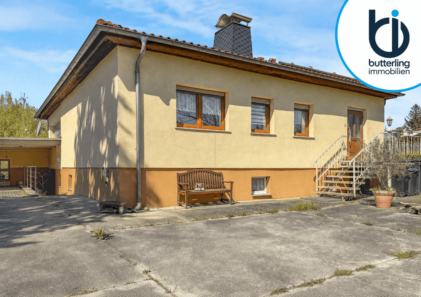 Wohnen auf einer Ebene: Bungalow mit Kamin, Garten, Vollkeller und viel Nutzfläche, 6796 Sandersdorf-Brehna